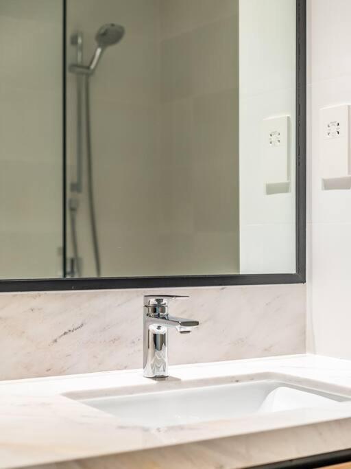 The Harbor Heights 1br In Palace Residences Creek Apartment Dubai