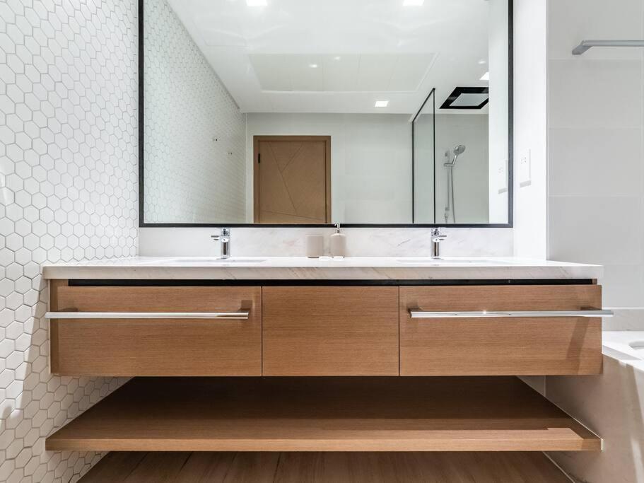 The Harbor Heights 1br In Palace Residences Creek Apartment