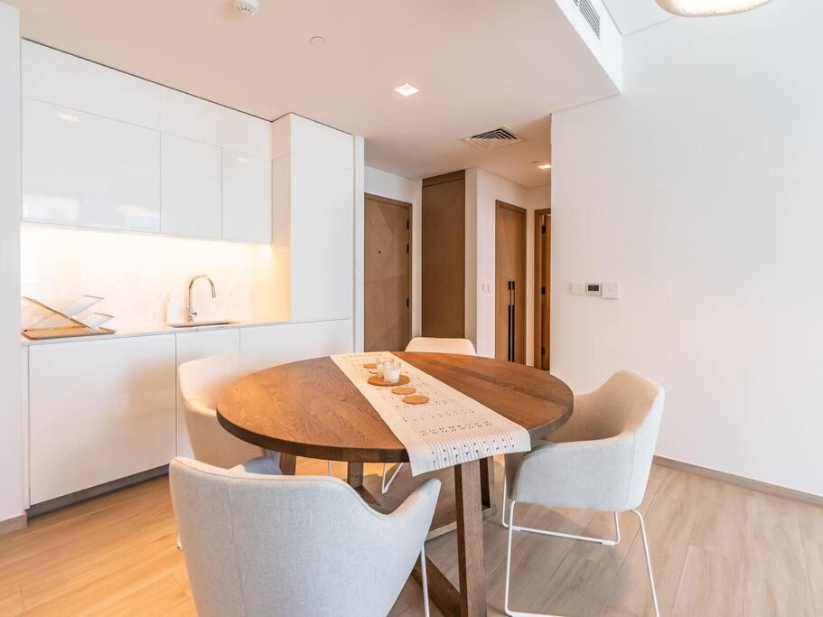 The Harbor Heights 1br In Palace Residences Creek Apartment Dubai